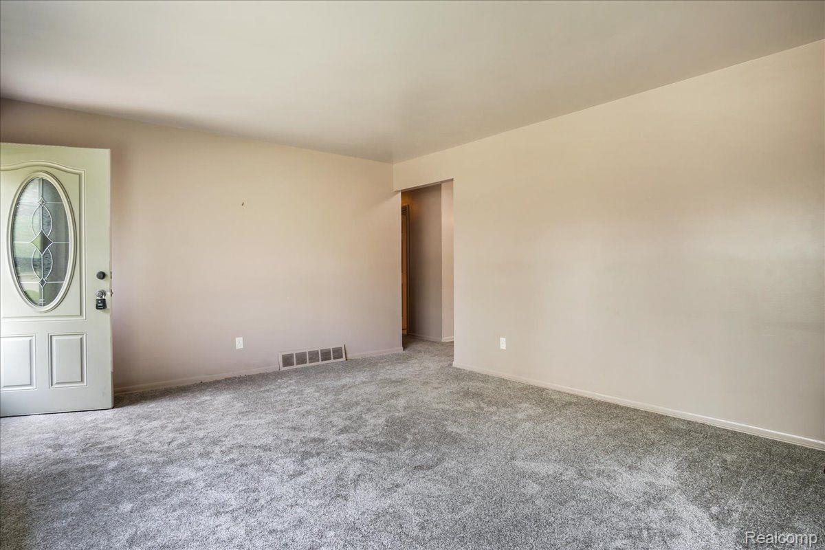 5073 West Harvard Road Clarkston, MI 48348 - Photo 5 of 47 Living room with fireplace
