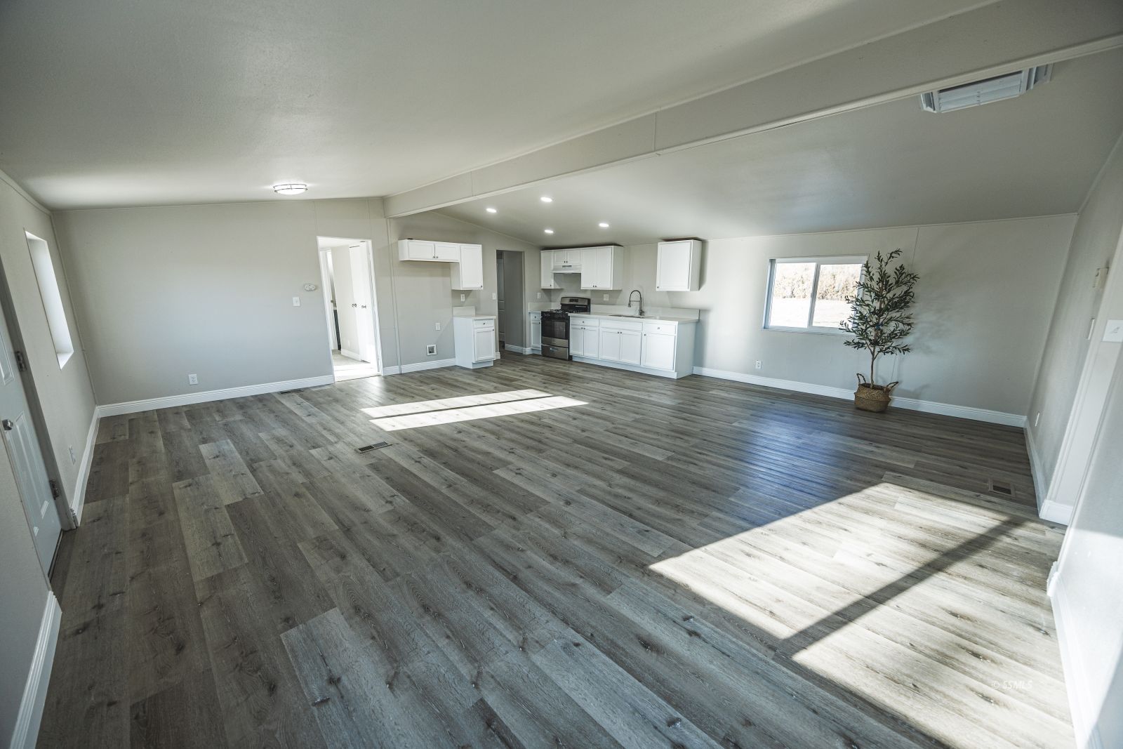 1025 Strecker Street Ridgecrest, CA 93555 - Photo 5 of 28