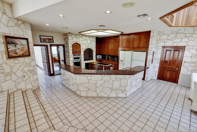 $1,500,000 | 17050 Sunridge Point, Helotes, TX 78023