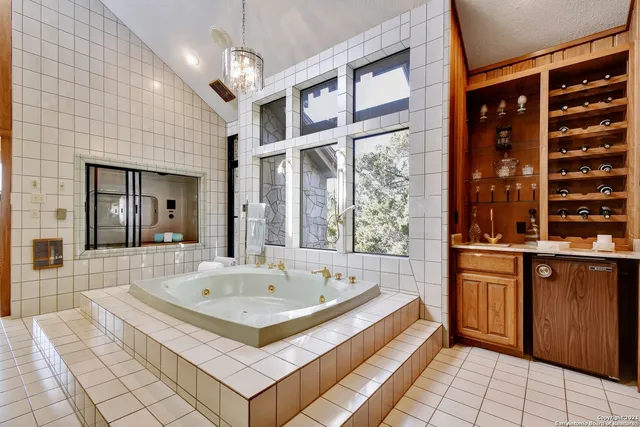 $1,500,000 | 17050 Sunridge Point, Helotes, TX 78023