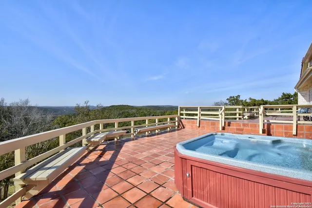 $1,500,000 | 17050 Sunridge Point, Helotes, TX 78023