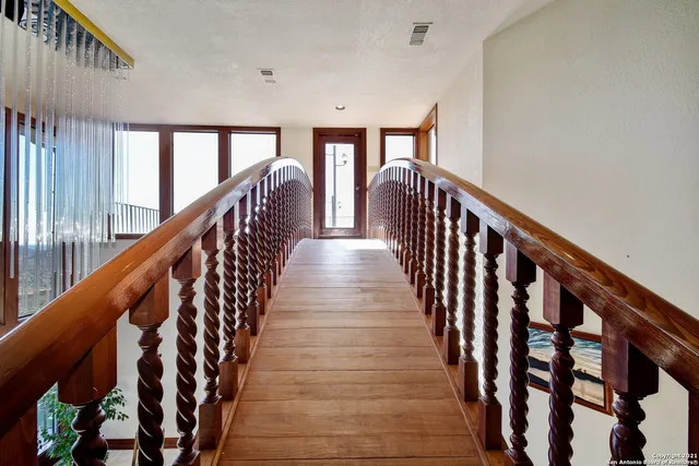 $1,500,000 | 17050 Sunridge Point, Helotes, TX 78023