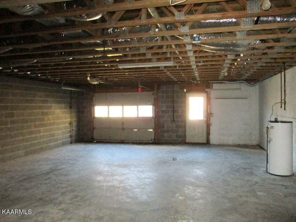 594 South Hunter Bend Road Decatur, TN 37322 - Photo 10 of 11 garage