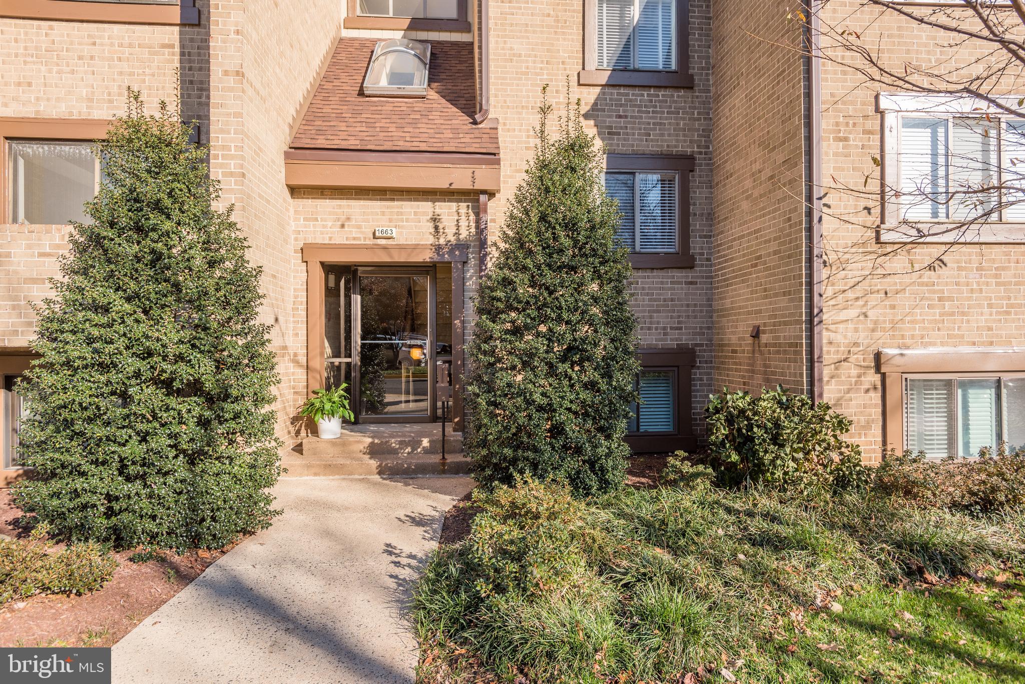 1663 Parkcrest Circle, Unit 5B/200 Reston, VA 20190 - Photo 2 of 30