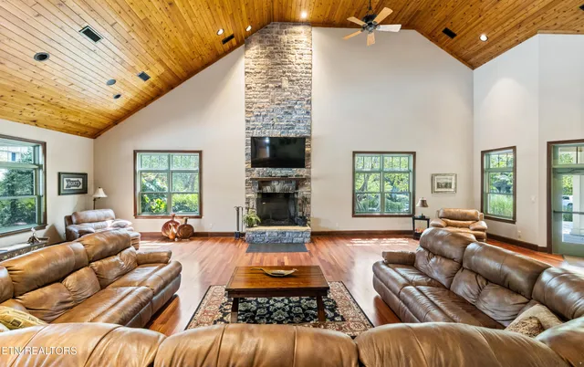 $899,000 | 424 Waterside Circle, Andersonville, TN 37705