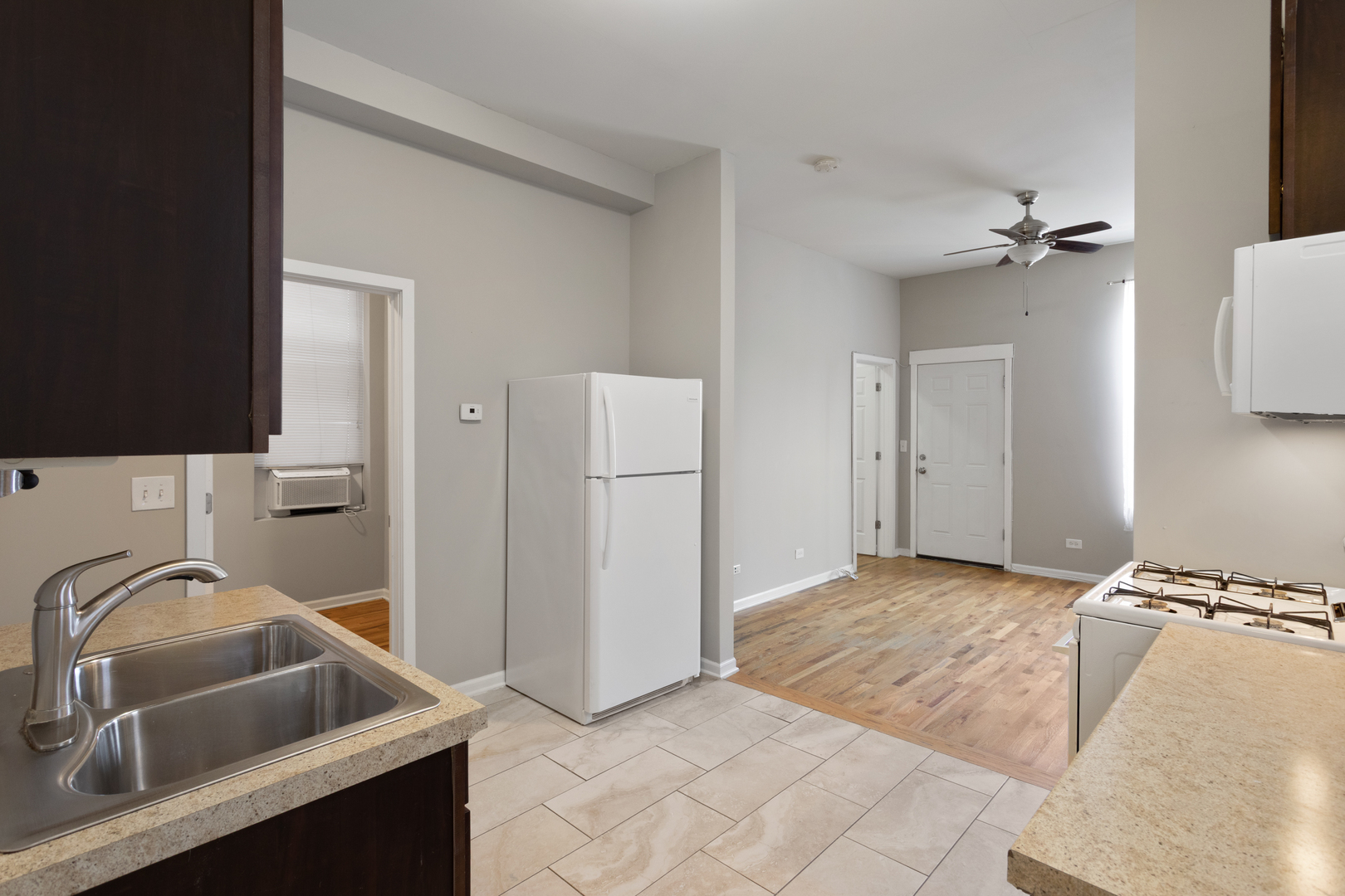1532 West 18th Place, Unit 1R Chicago, IL 60608 - Photo 2 of 12