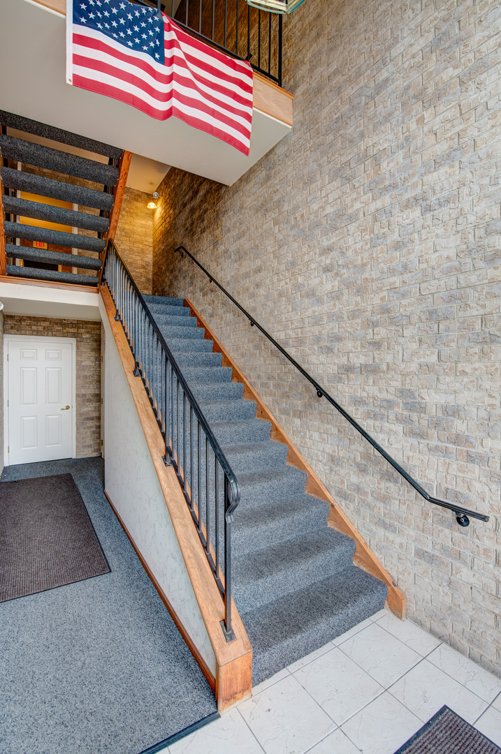 6810 Ridge Point Drive, Unit 1A Oak Forest, IL 60452 - Photo 3 of 20