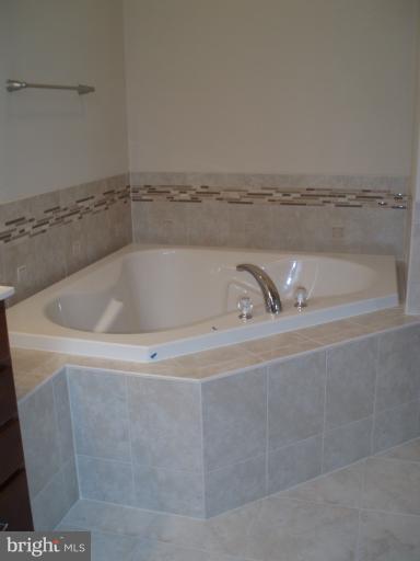2 Elmer Derr Road Frederick, MD 21703 - Photo 4 of 8 Soaking tub
