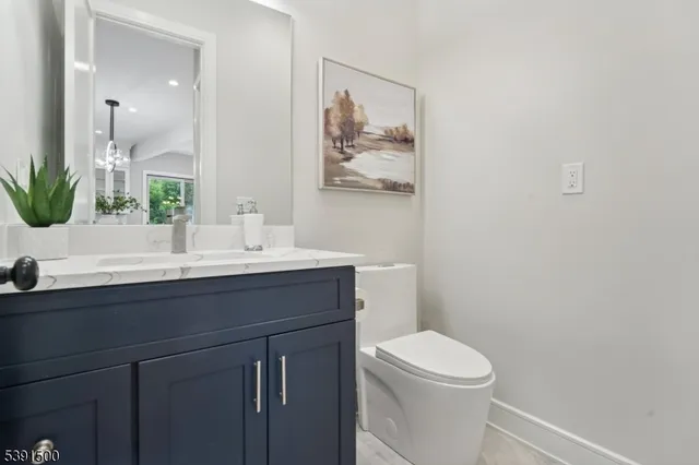a view of a livingroom with washer and dryer