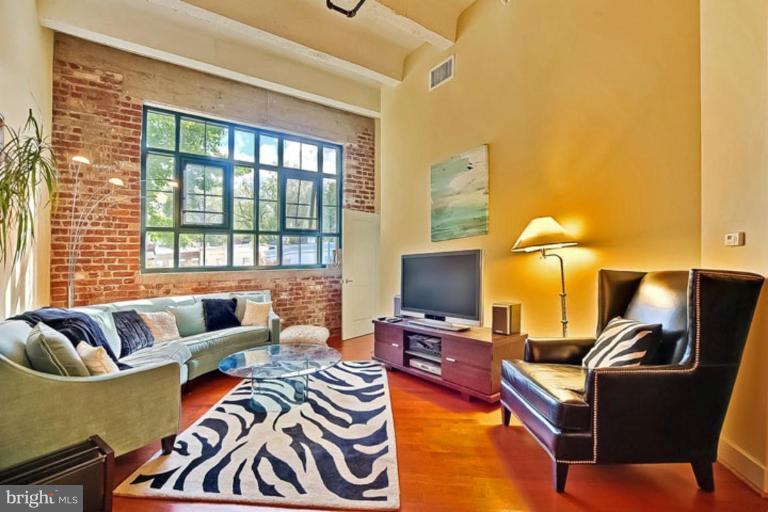 1701 Kalorama Road Northwest, Unit 210 Washington, DC 20009 - Photo 2 of 15 Living Room