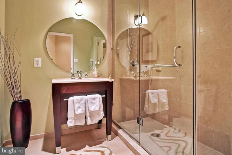 1701 Kalorama Road Northwest, Unit 210 Washington, DC 20009 - Photo 9 of 15 Bath #1