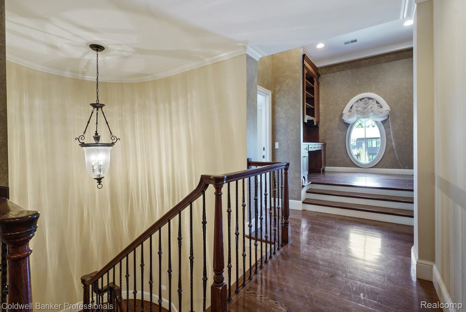 350 Aspen Road Birmingham, MI 48009 - Photo 20 of 60 Upstairs hallway leading to loft