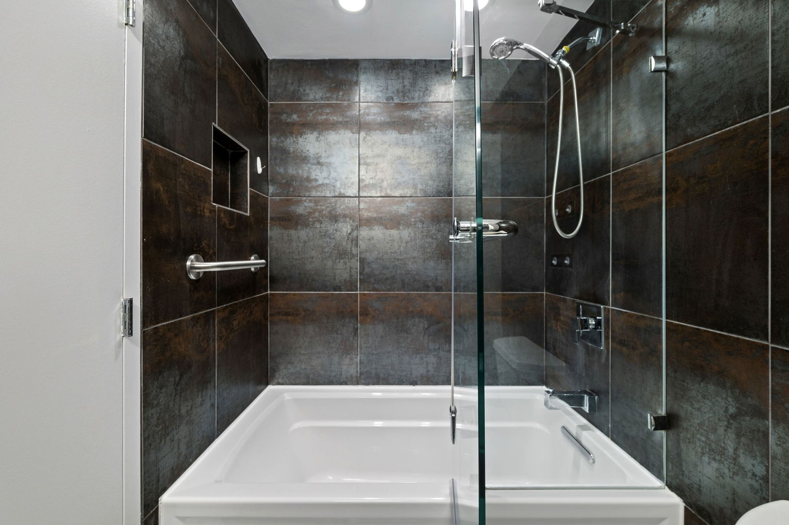 440 North Wabash Avenue, Unit 1406 Chicago, IL 60611 - Photo 15 of 21