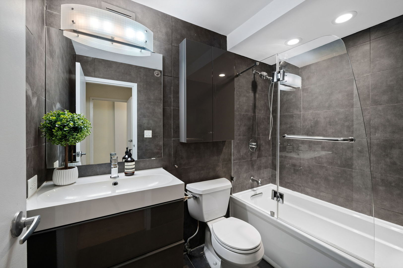 440 North Wabash Avenue, Unit 1406 Chicago, IL 60611 - Photo 18 of 21