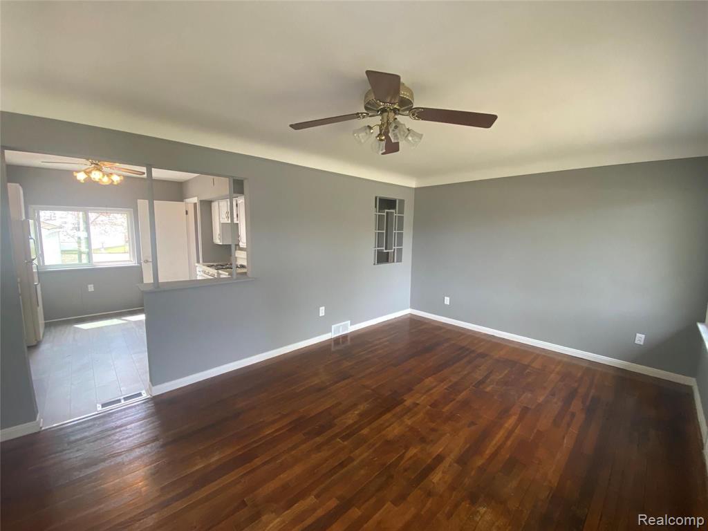 16012 Stephens Eastpointe, MI 48021 - Photo 10 of 33 Gallery Image 10