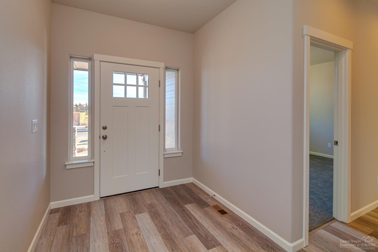 663 Northwest Rimrock Drive Redmond, OR 97756 - Photo 3 of 25 Additional Photo