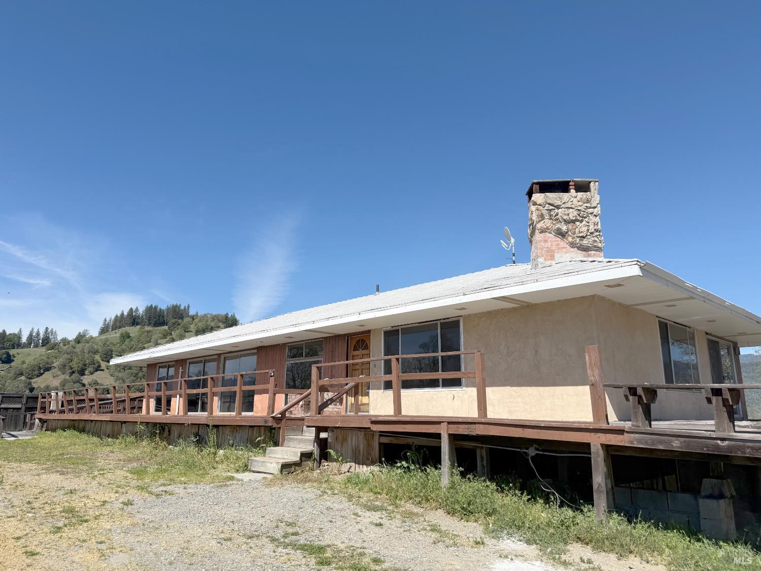 27150 Mendocino Pass Road Covelo, CA 95428 - Photo 3 of 32 a front view of a house with swimming pool in front of it