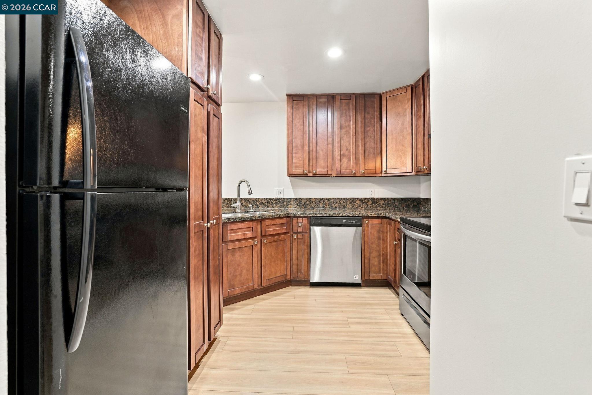 1670 Clayton Road, Unit 3 Concord, CA 94520 - Photo 4 of 27 Gallery Image 4