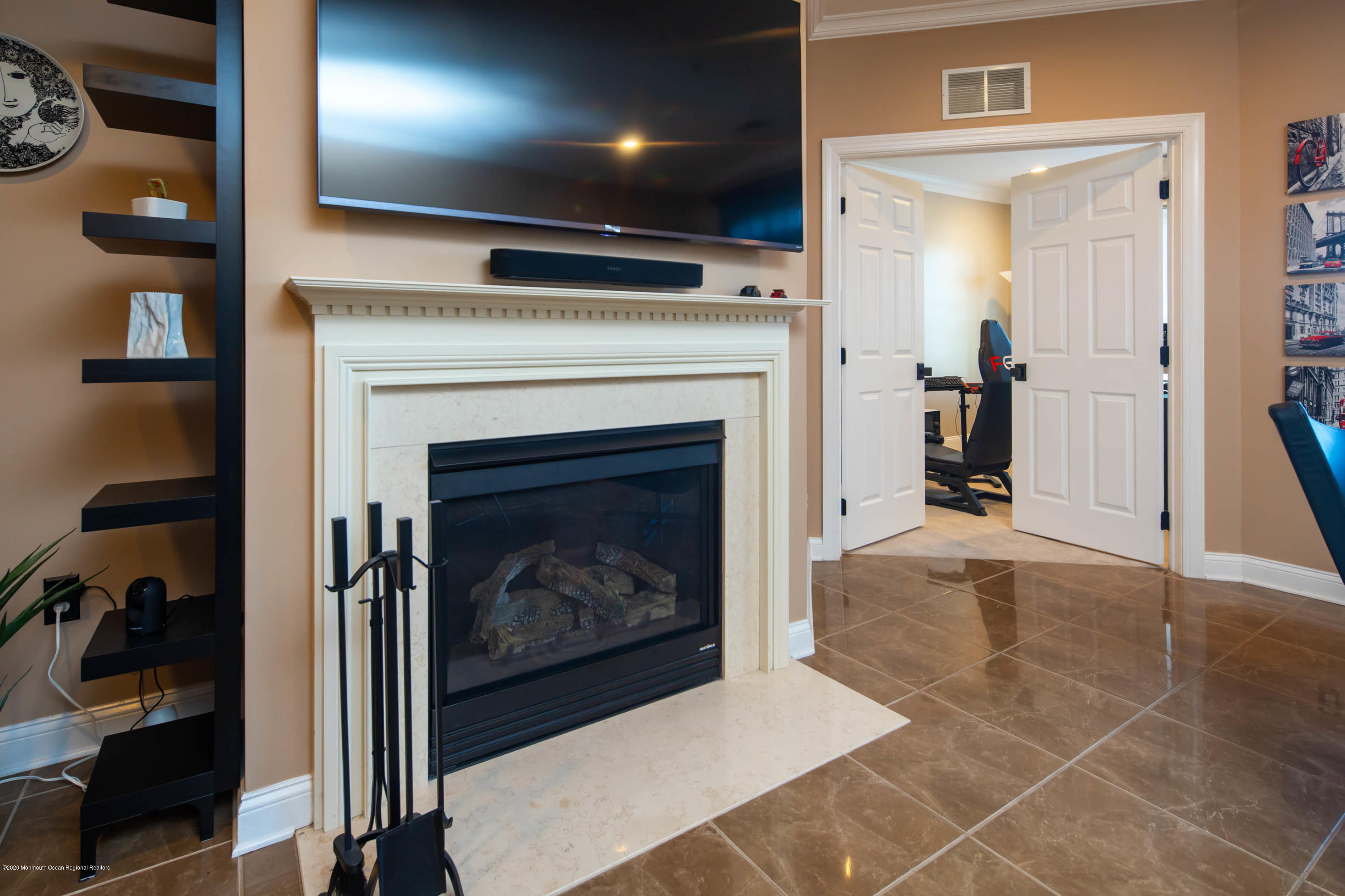 1011 Abby Road Middletown, NJ 07748 - Photo 11 of 27 LIVING ROOM