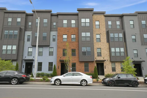 $588,800 | 12916 Sunrise Ridge Alley, Unit 63, Herndon, VA 20171