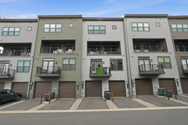 $588,800 | 12916 Sunrise Ridge Alley, Unit 63, Herndon, VA 20171