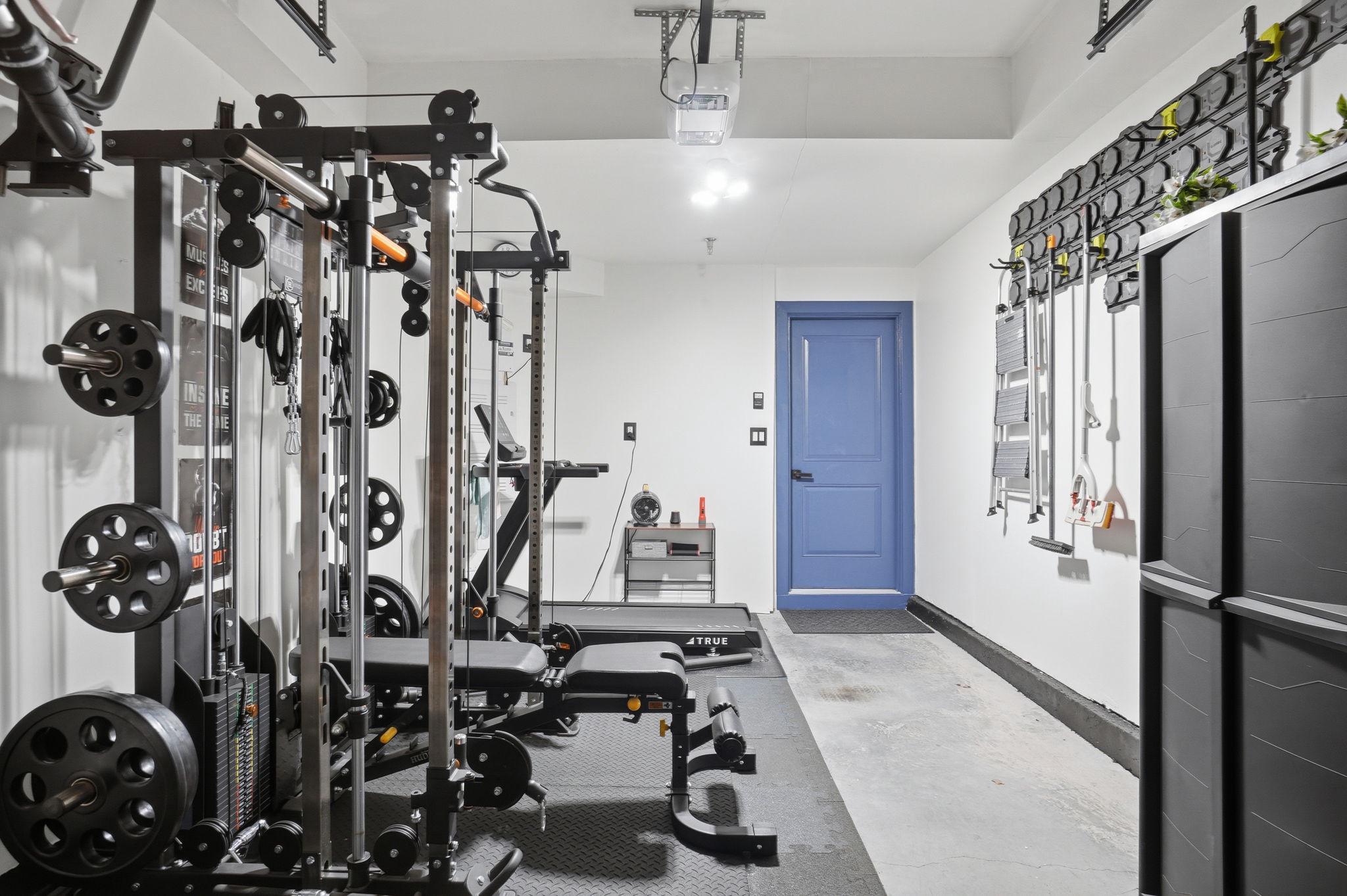 12916 Sunrise Ridge Alley, Unit 63 Herndon, VA 20171 - Photo 30 of 71 Modern home gym with vibrant accents.