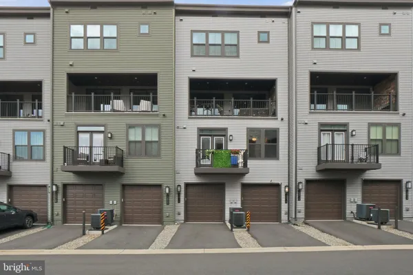 $588,800 | 12916 Sunrise Ridge Alley, Unit 63, Herndon, VA 20171