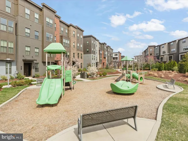 $588,900 | 12916 Sunrise Ridge Alley, Unit 63, Herndon, VA 20171