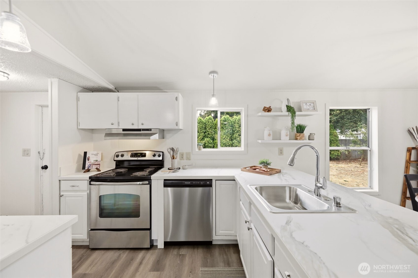 956 South Falcon Road Camano Island, WA 98282 - Photo 9 of 23 Gallery Image 9