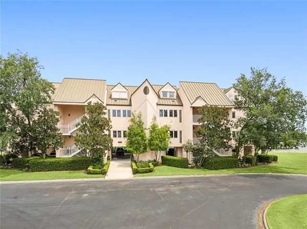 $599,000 | 303 Mariners Island Boulevard, Unit 303, Mandeville, LA 70448