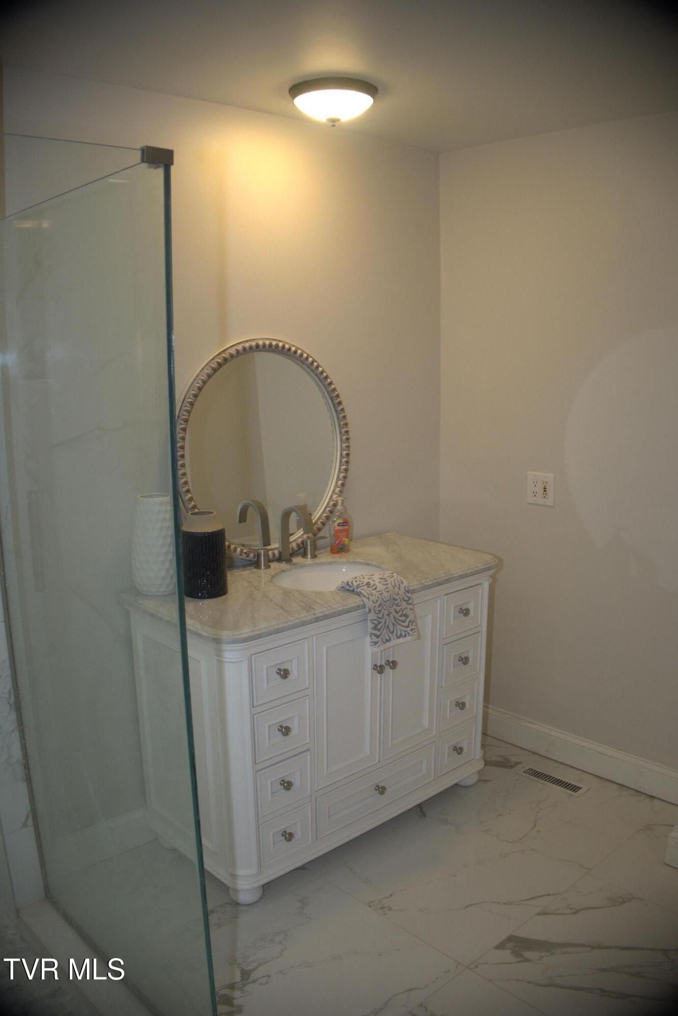 98 Periwinkle Place Kingsport, TN 37660 - Photo 22 of 43 MV4A0816a