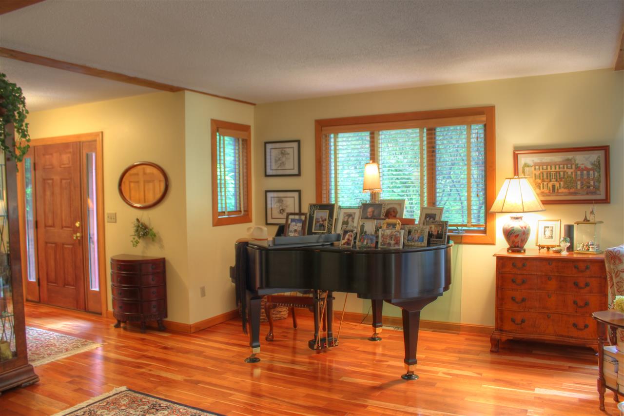 2344 Willard Road Hartford, VT 05059 - Photo 6 of 30 Gallery Image 6