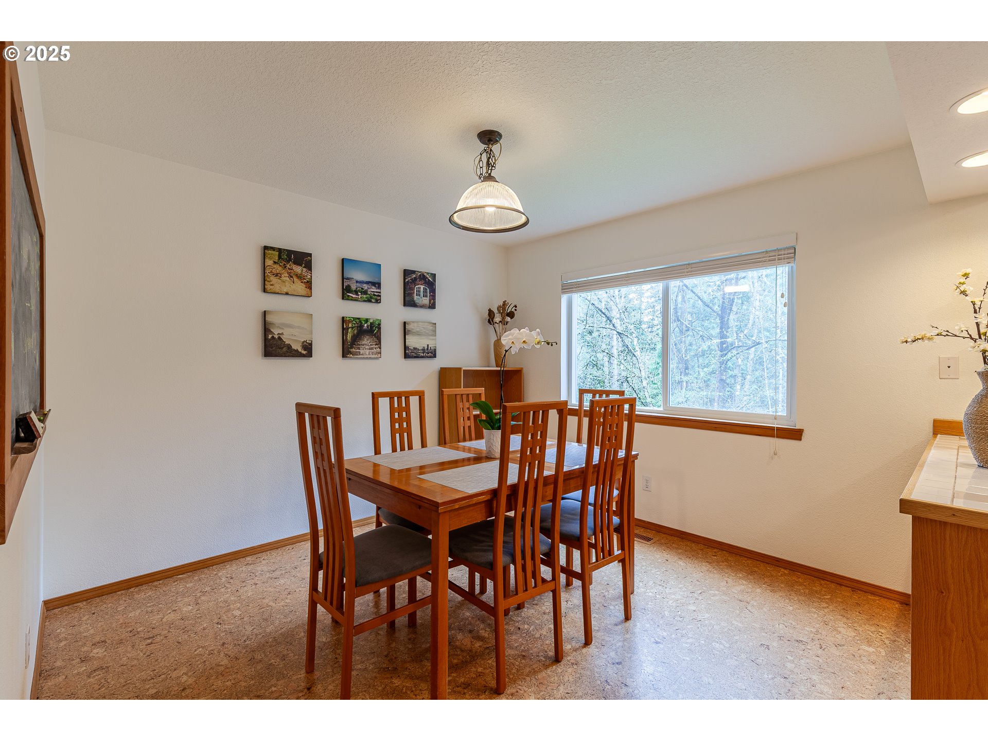 4216 Southwest Brugger Street Portland, OR 97219 - Photo 7 of 39 Living Room