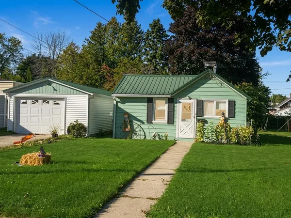 $129,900 | 2614 13th Street, Two Rivers, WI 54241