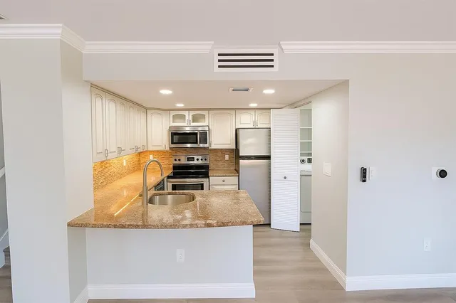 $2,300 | 1707 Village Boulevard, West Palm Beach, FL 33409