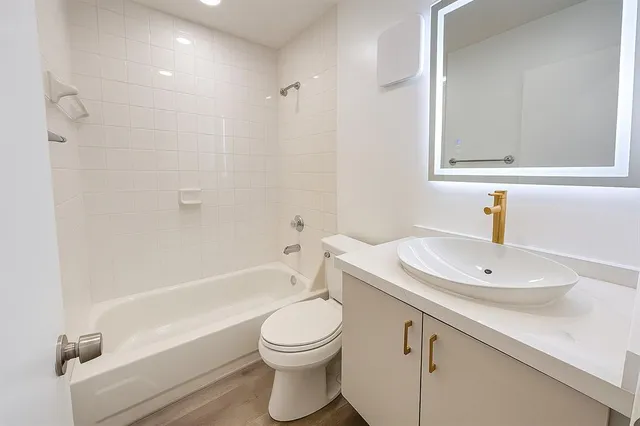 $2,300 | 1707 Village Boulevard, West Palm Beach, FL 33409