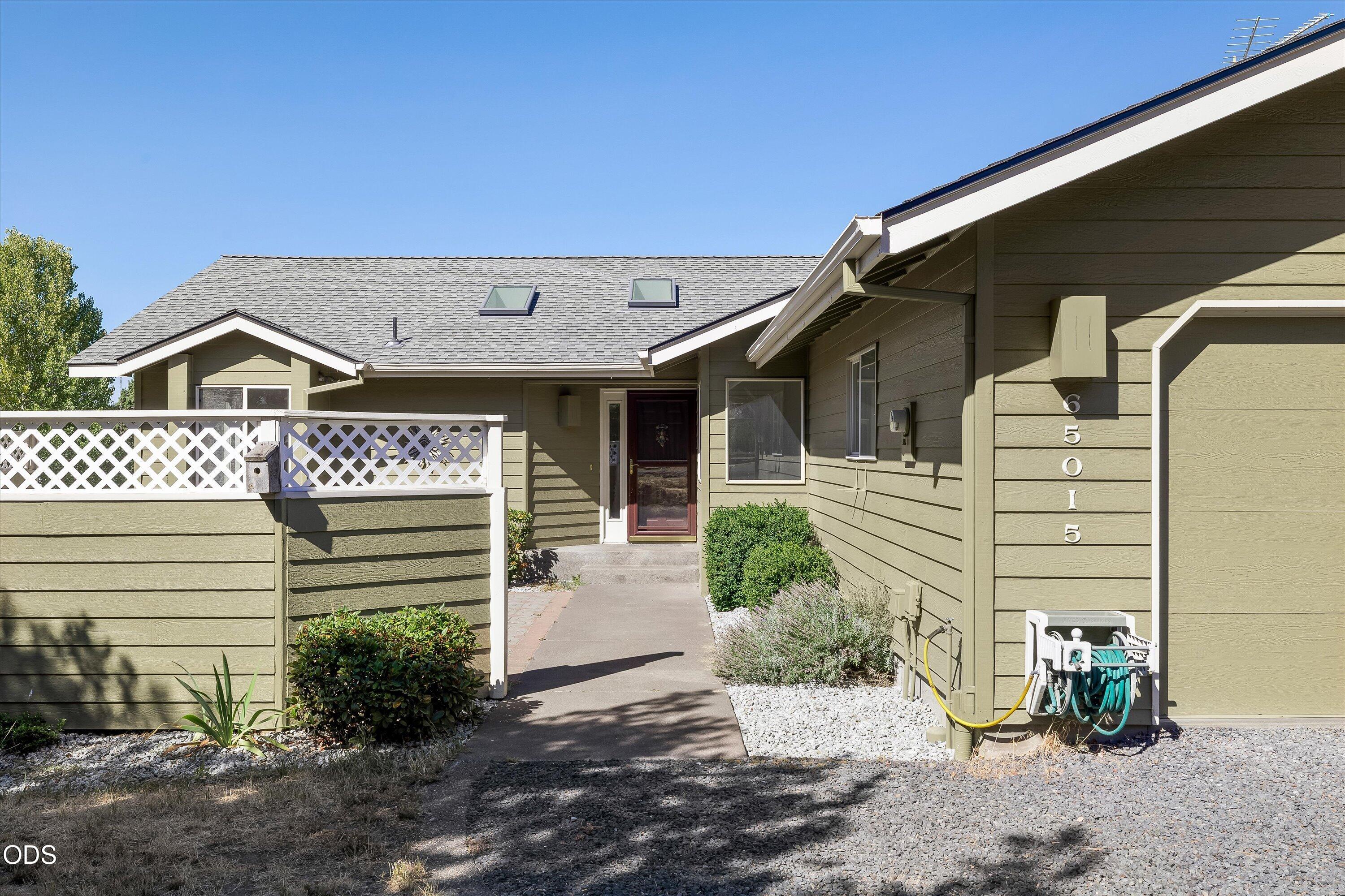 65015 Hopper Road Bend, OR 97703 - Photo 2 of 49 Gallery Image 2