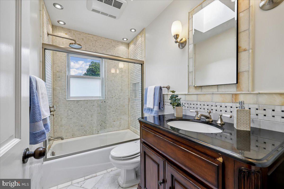 126 E Street Southeast Washington, DC 20003 - Photo 21 of 38