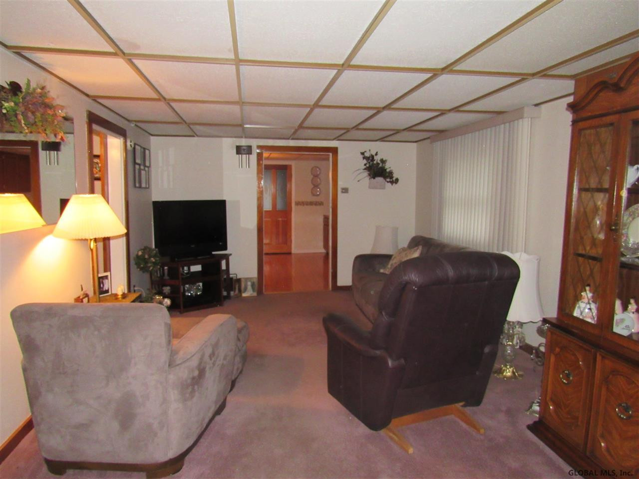 300 Glengary Road Rotterdam, NY 12304 - Photo 4 of 20 Photo 4