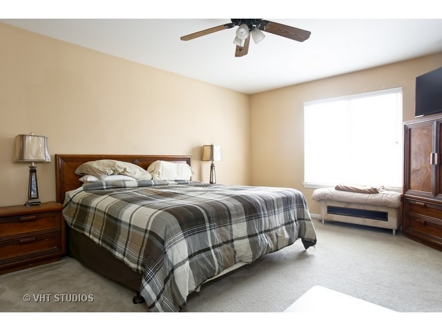470 Raintree Drive Oswego, IL 60543 - Photo 12 of 25