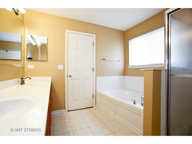 470 Raintree Drive Oswego, IL 60543 - Photo 13 of 25