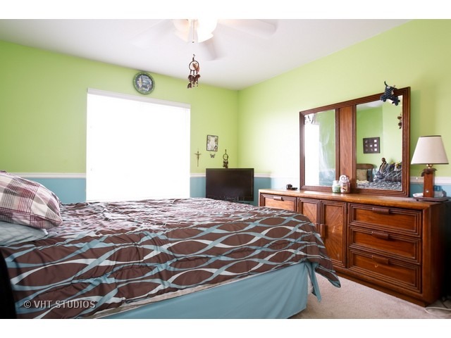 470 Raintree Drive Oswego, IL 60543 - Photo 14 of 25