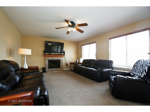 470 Raintree Drive Oswego, IL 60543 - Photo 5 of 25