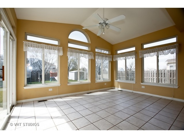 470 Raintree Drive Oswego, IL 60543 - Photo 6 of 25
