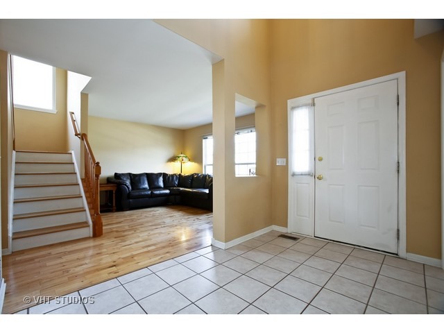 470 Raintree Drive Oswego, IL 60543 - Photo 10 of 25
