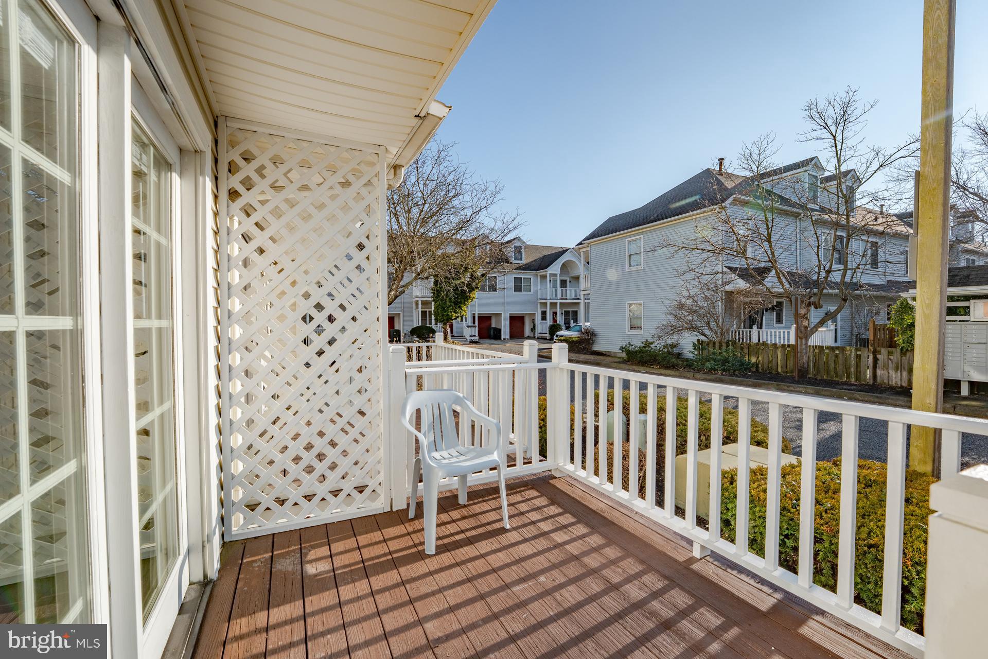 19 Clipper Court Atlantic City, NJ 08401 - Photo 27 of 35 a view of a balcony with wooden fence and floor