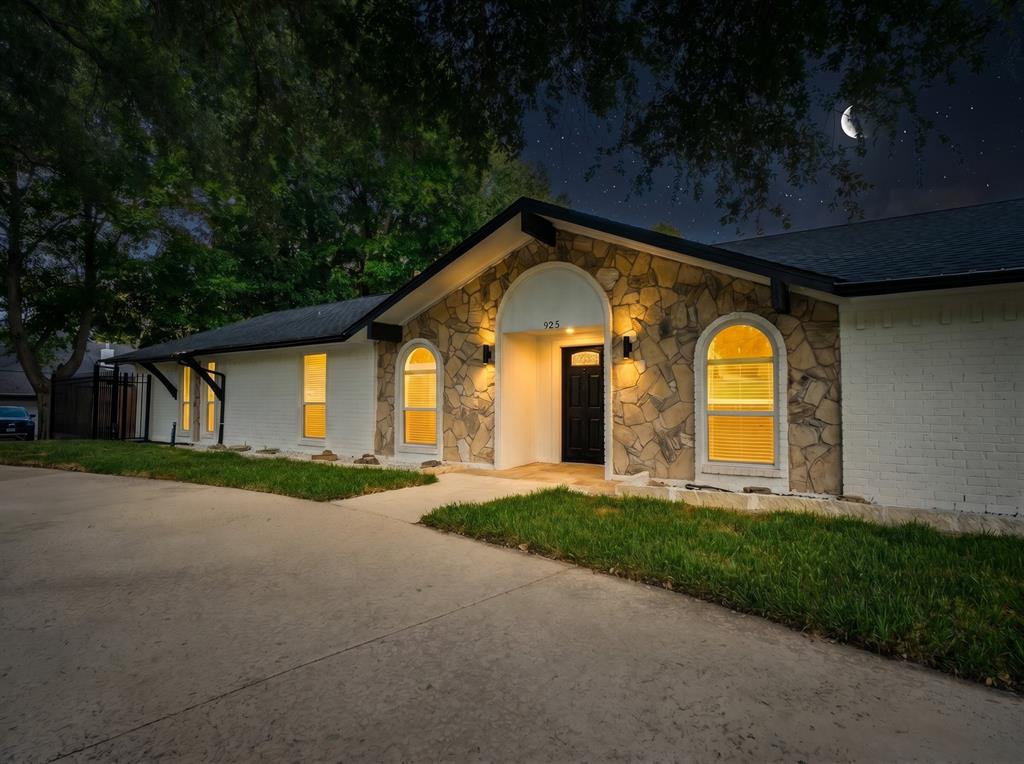 925 Lake North Road Rowlett, TX 75089 - Photo 2 of 39