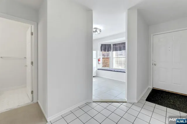 $3,200 | 2198 Kent Court, Mahwah, NJ 07430