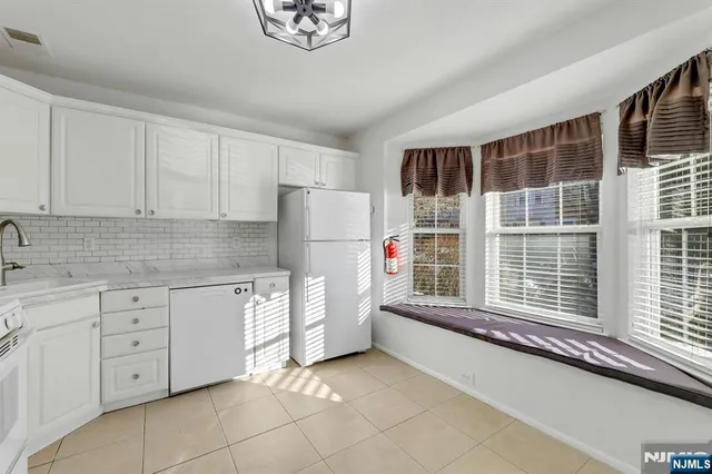 $3,200 | 2198 Kent Court, Mahwah, NJ 07430