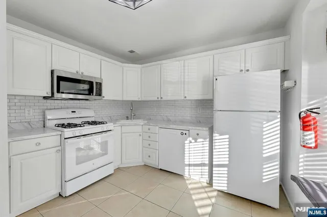 $3,200 | 2198 Kent Court, Mahwah, NJ 07430